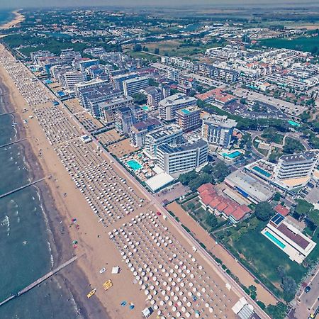 Residence Alla Rotonda Лидо-ди-Езоло Экстерьер фото