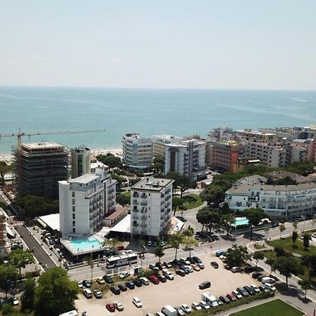 Residence Alla Rotonda Лидо-ди-Езоло Экстерьер фото